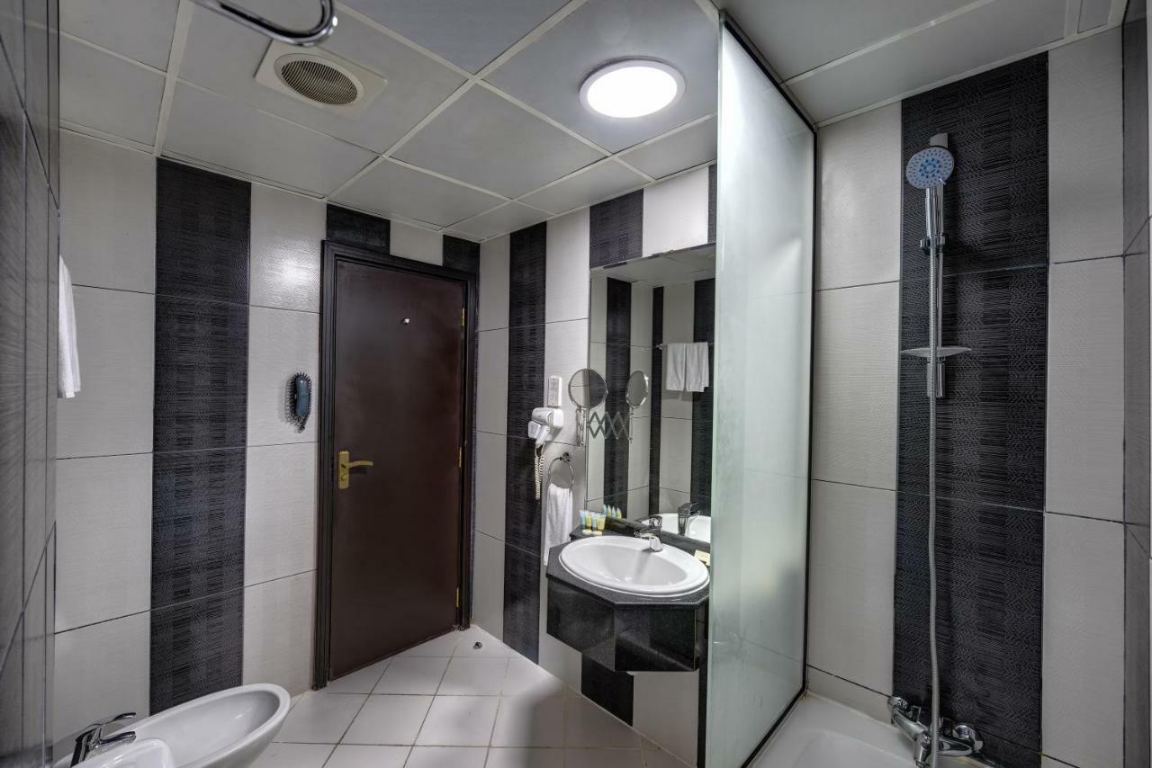 דובאי Delmon Palace Hotel מראה חיצוני תמונה